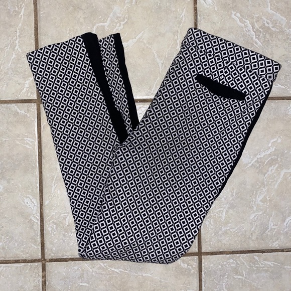 Stretchy black and white pants. - Picture 2 of 4